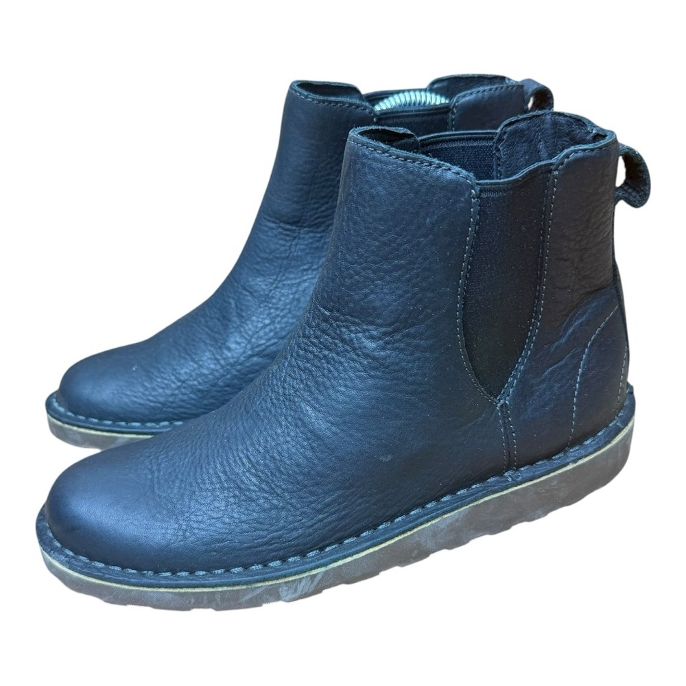 L.L. Bean size 8 black chelsea boot. Great condition, conditioned leather